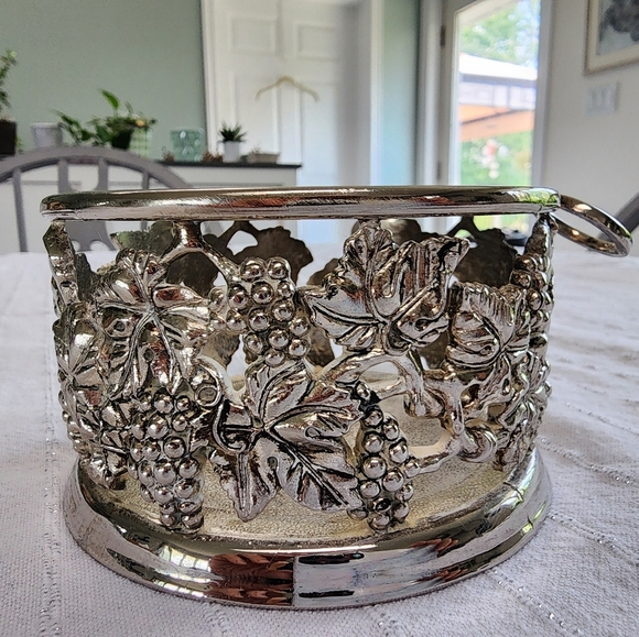 ELEGANCE Vintage Silver Plated Zinc Wine Bottle Coaster Grape and Leaf Design - Picture 2 of 4